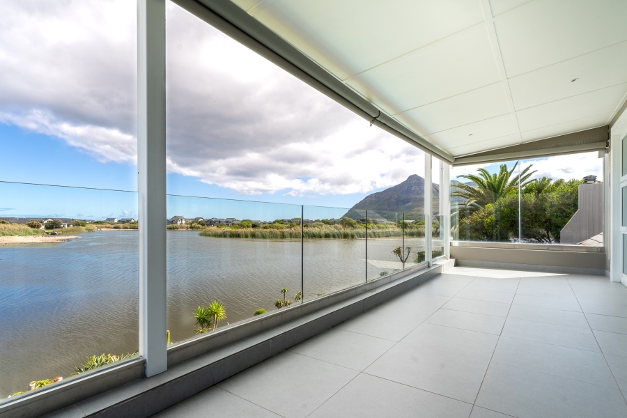 3 Bedroom Property for Sale in Lake Michelle Western Cape